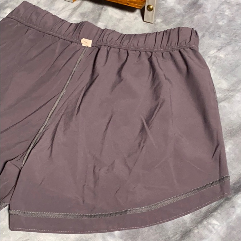 💚 3 for $15 💚 - Under Armour Semi Fitted Heat Gear Shorts size Small - Picture 11 of 16